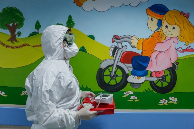 covid-19 İle Mücadelede Ön Cephede Yer Alan Hemşirelerin Bir Günü Böyle Görüntülendi