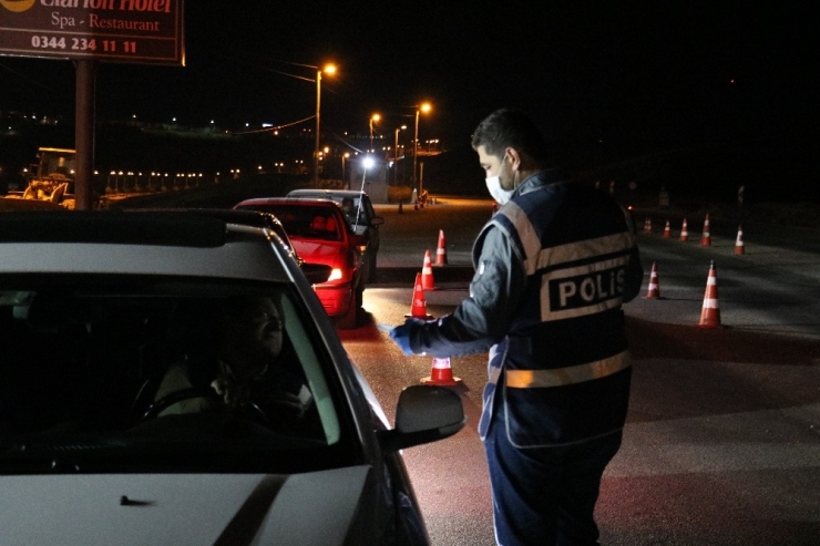 Kahramanmaraş’da Giriş Çıkış Kısıtlaması Sona Erdi, Polis Noktalarında Araç Yoğunluğu Oluştu