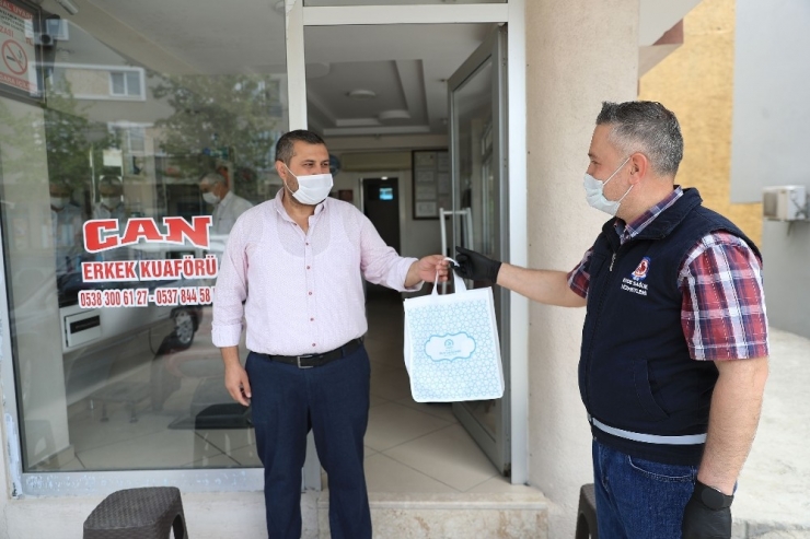 Büyükşehir, Berber Ve Kuaförlere Koruyucu Set Dağıttı