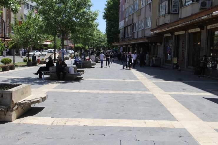 Diyarbakırlılar Sokağa Çıkma Kısıtlamasının Devam Etmesini İstiyor