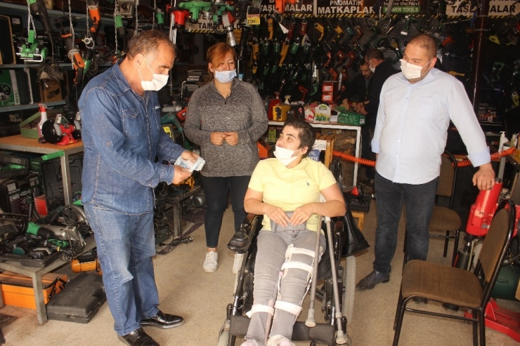 Engelli Genç Kız Engelli Maaşını İhtiyaç Sahiplerine Bağışladı
