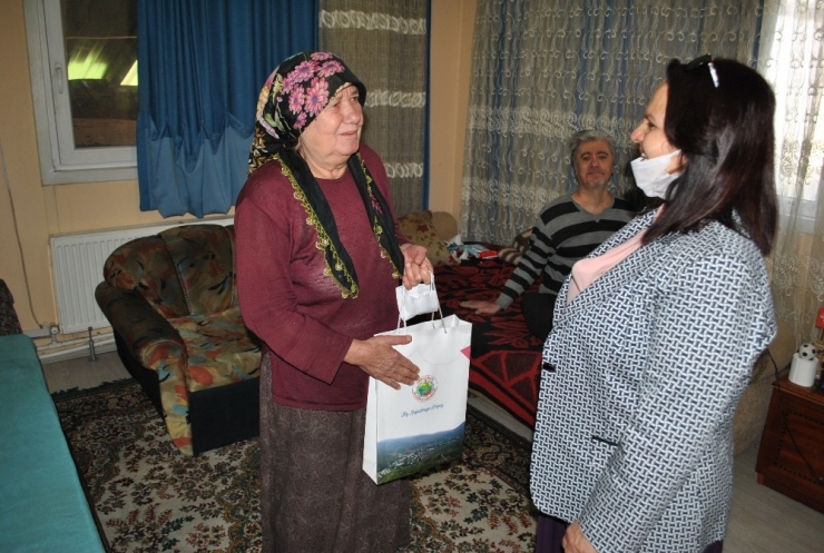 Engelli Çocukların Anneleri Unutulmadı