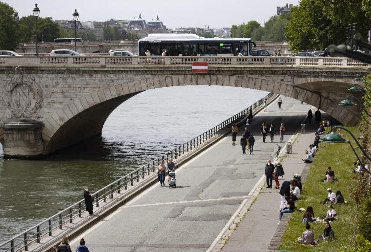 Fransa’da Son 24 Saatte Covid-19’dan 349 Kişi Öldü