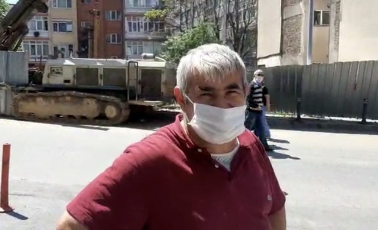 İstanbul’un Göbeğinde Keçi Ve Kuzusunu Otlattı