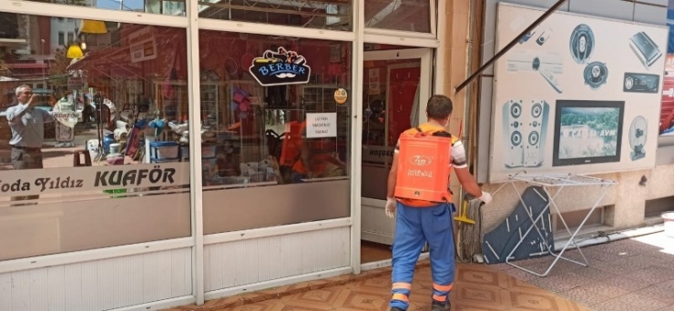 Gediz’de Berber Ve Kuaför Salonları Dezenfekte Edildi