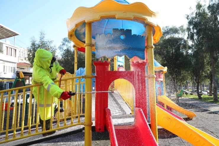 Buca, Bayraklı Ve Balçova’da Berber Ve Kuaförlere Destek