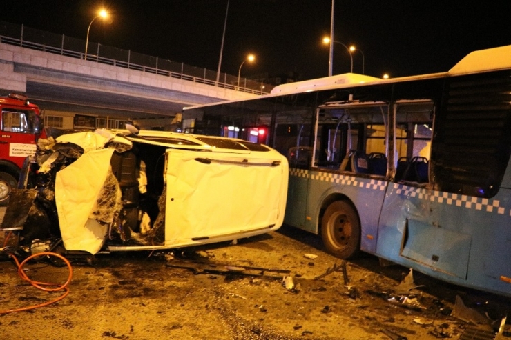 Hafif Ticari Araç İle Otobüs Çarpıştı: 1 Yaralı