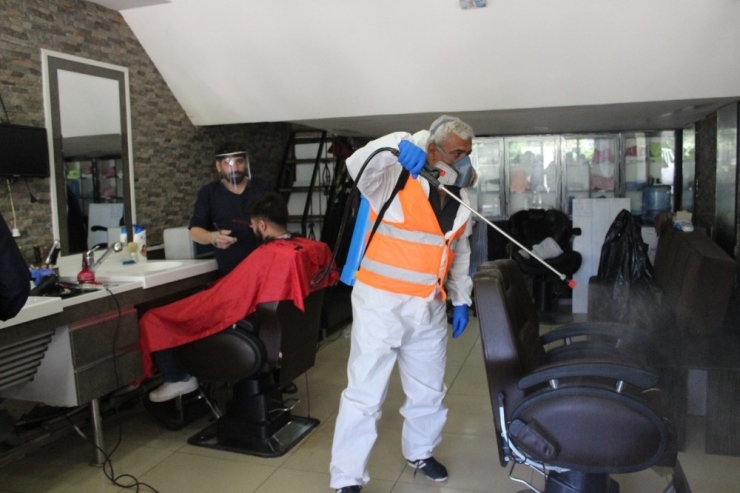 Kahta’da Berber Ve Kuaför Salonları Dezenfekte Edildi