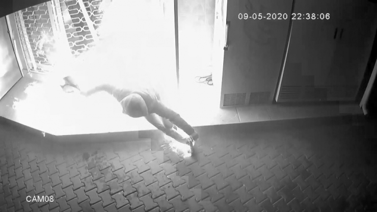 İşyerini Kundaklamak İsterken Kendini Yaktı