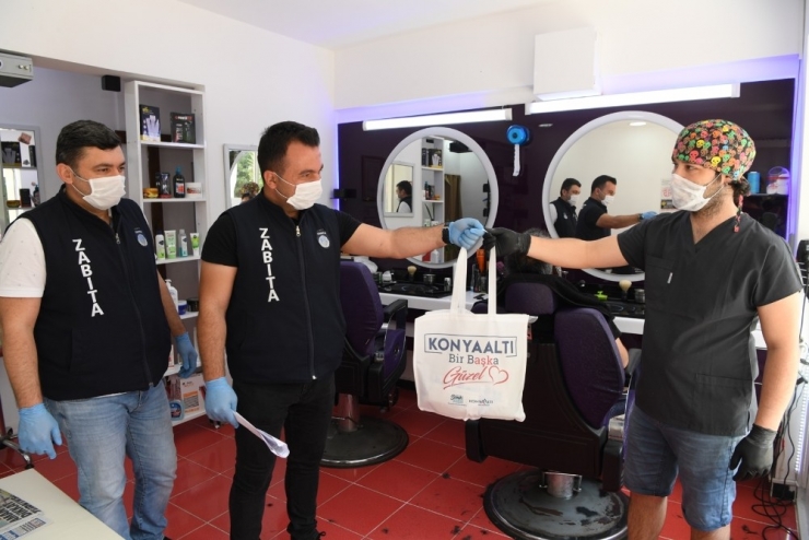 Konyaaltı’nda Berber Ve Kuaförlere Sağlık Kiti