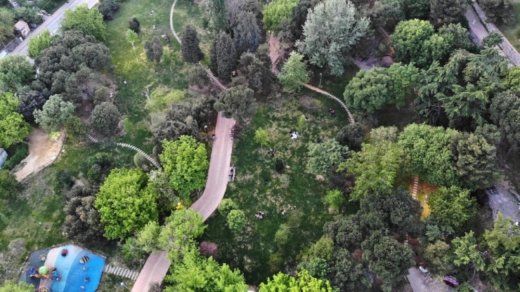 Yasağa Rağmen Maçka Parkı’na Giden Vatandaşların Yoğunluğu Havadan Görüntülendi