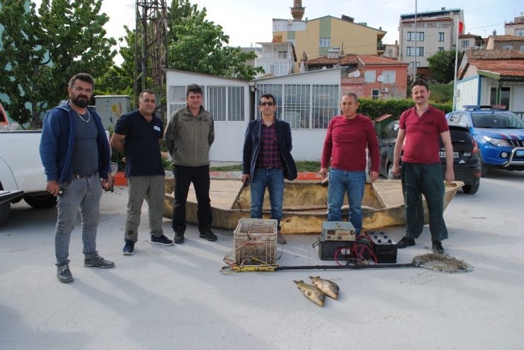 Kovada Gölü’nde Elektro Şok Cihazıyla Balık Avına Baskın