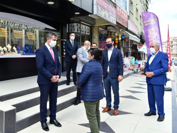 Mamak Belediye Başkanı Köse’den Esnafa Moral Ziyareti