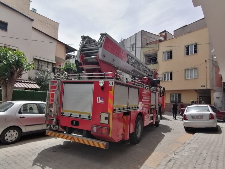 Ocağın Üzerinde Unutulan Yemek Yangın Çıkardı