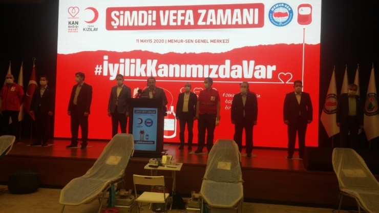 Memur-sen Genel Başkanı Yalçın, Kızılay’a Kan Bağışında Bulundu