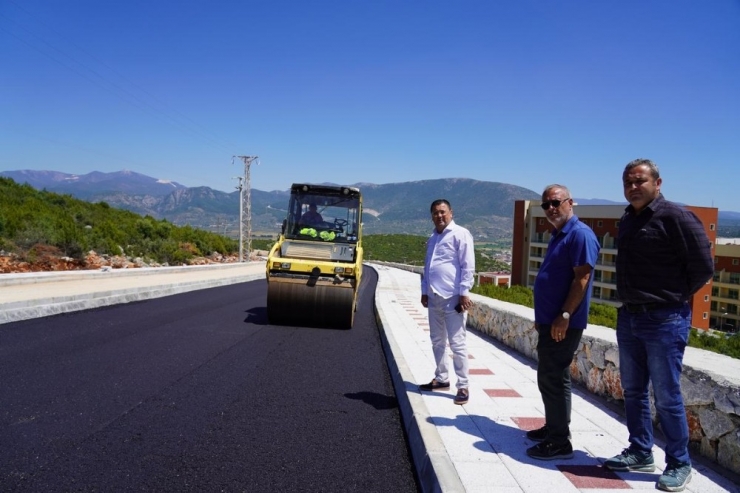 Milas’ın Yeni Hastane Yolunda Sıcak Asfalt Çalışmaları Tamamlandı