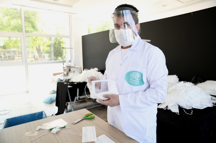 Nilüfer’de İşitme Engelli Ve Çocuklara Özel Maske Üretiliyor