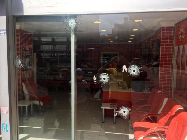 Sokağa Çıkma Kısıtlamasının Bitimine Dakikalar Kala Kasap Dükkanına Kurşun Yağdırdı