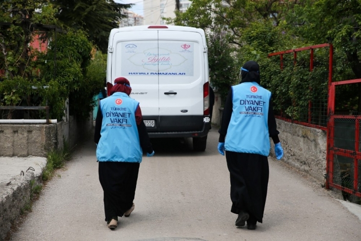 Türkiye Diyanet Vakfı’ndan 13 Bin Kişiye İftar Paketi