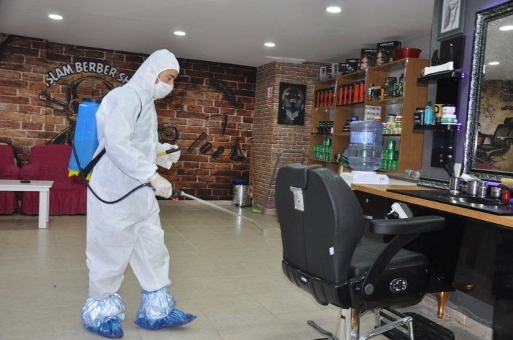 Cizre Belediyesi Berber Ve Kuaför Salonlarını Dezenfekte Etti
