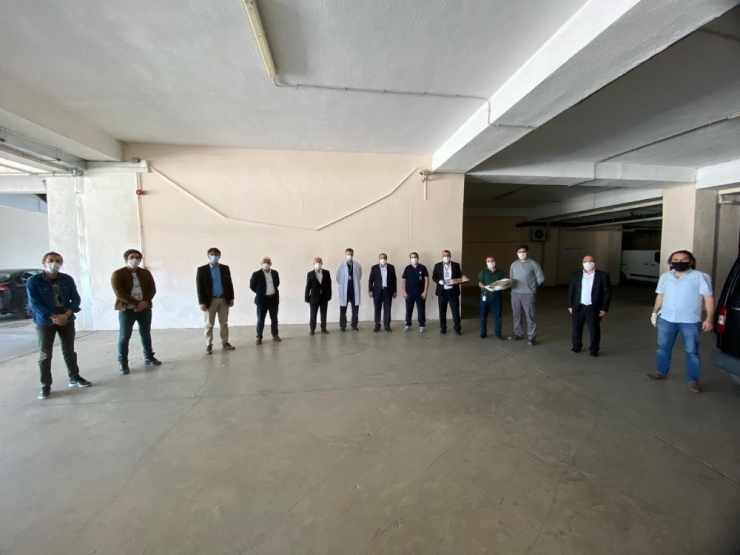 Sultanbeyli’nde Sağlıkçılara Baklavalı Destek