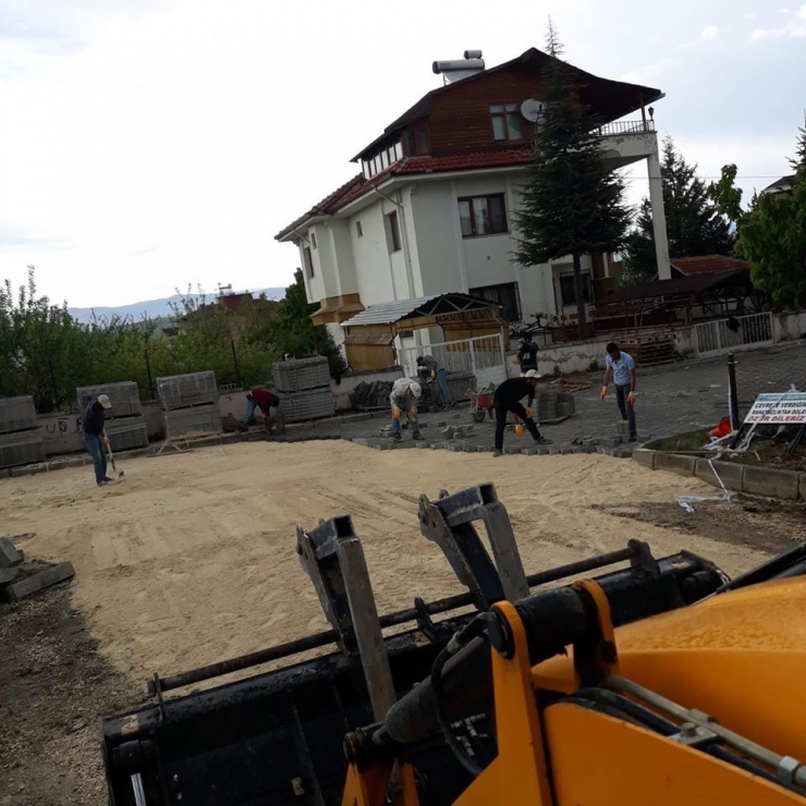 Taşköprü’de Zarar Gören Kilit Parkeler Onarılıyor