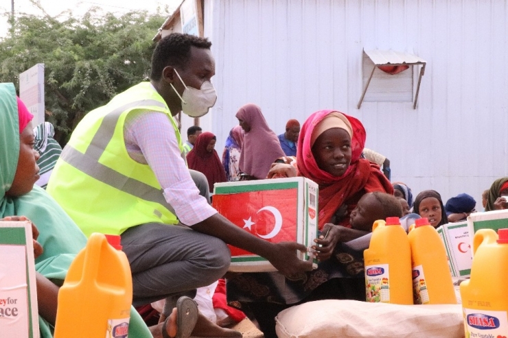 Tika’dan Somali’de 500 Aileye Gıda Yardımı