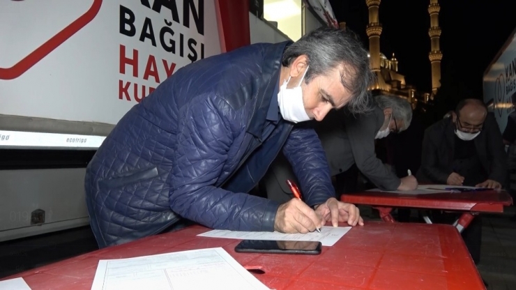Kırıkkale’de, Kan Stokları Azalınca Öğretmenler Kan Bağışladı