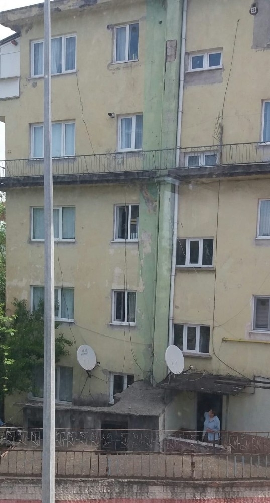 Zonguldak’ta 3 Kattan Düşen Çocuk Hastaneye Kaldırıldı