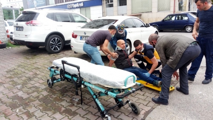 Motosikletten Düşen Sürücü Yaralandı
