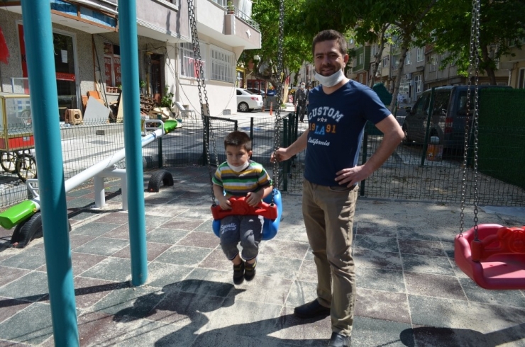 Çocuklardan Çok Aileler Nefes Aldı: “Evde Tutmak İçin Çocukla Çocuk Oluyorduk”