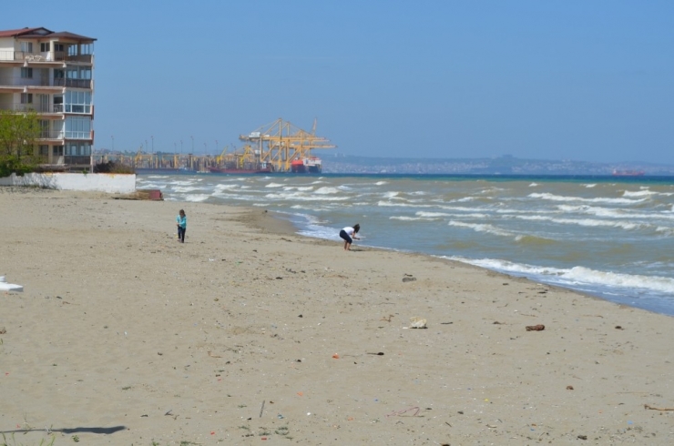 Sokağa Çıkma İzinlerinde Denize Girdiler