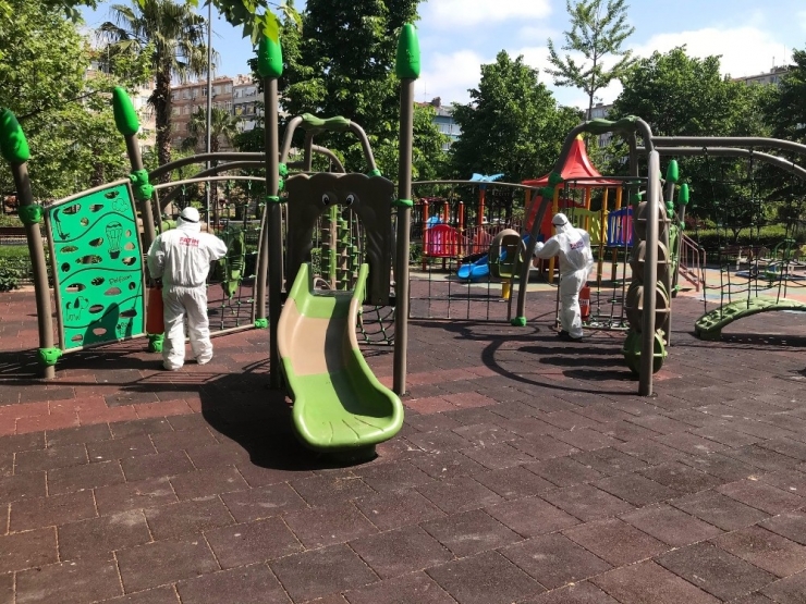 Çocuklara Sokağa Çıkma İzni Önce Fatih’te Dezenfeksiyon Çalışması