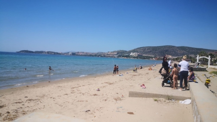 40 Gün Sonra Sokağa Çıkan Çocuklar, Kuşadası’nda Plajlara Koştu