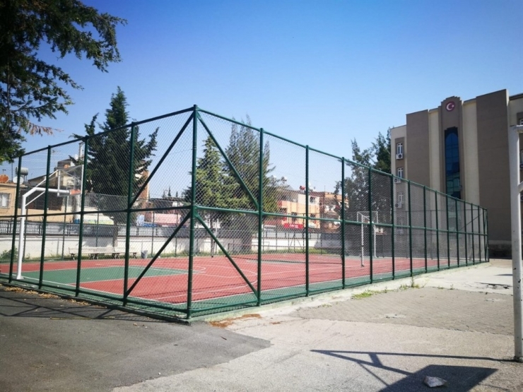 Adana’da 16 Okula Spor Sahası Yaptırıldı