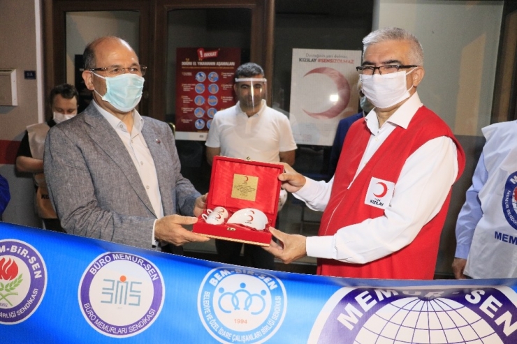 Memur-sen Adana Temsilciğinden Kızılay’a Kan Bağışı