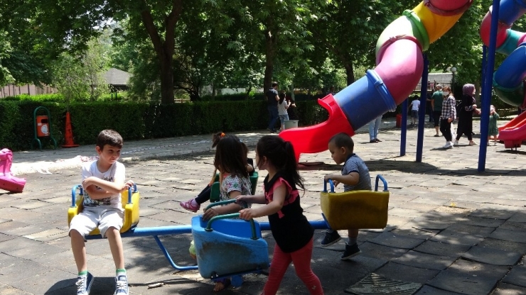 Çocuklardan Büyüklere Haklı Sitem