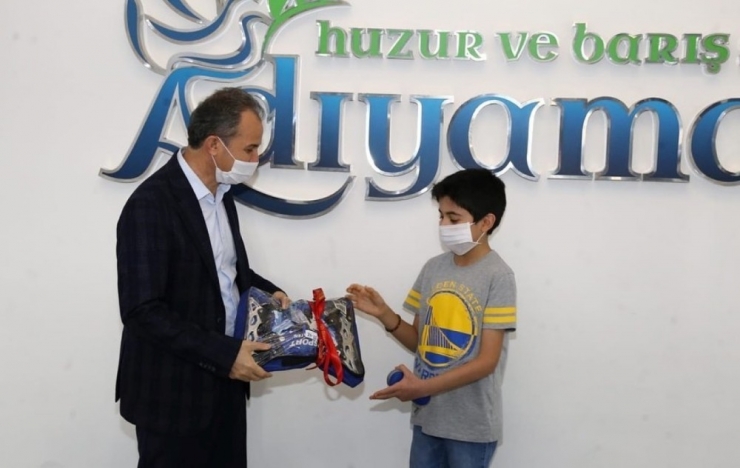 Kılınç, Minik Şiir Severlere Ödüllerini Takdim Etti