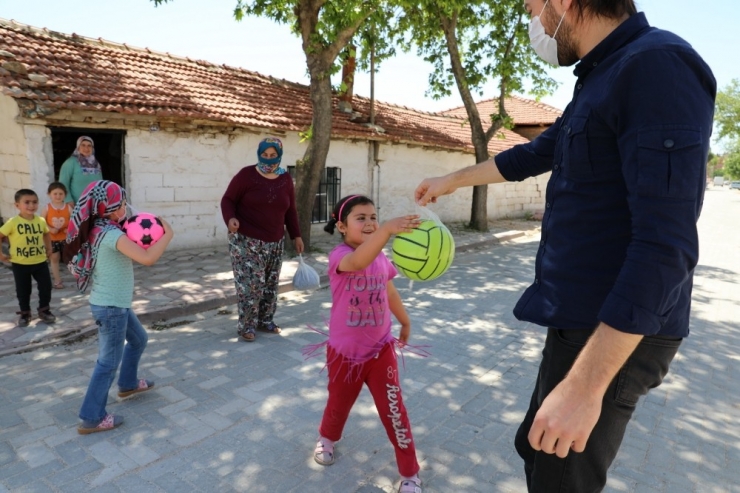 Başkan Dutlulu Çocukları Sevindirdi