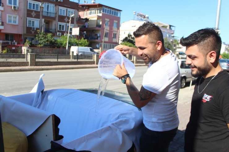 Üzerine Teras Yaptığı Aracıyla Mangal Yakarak Caddeleri Dolaştılar