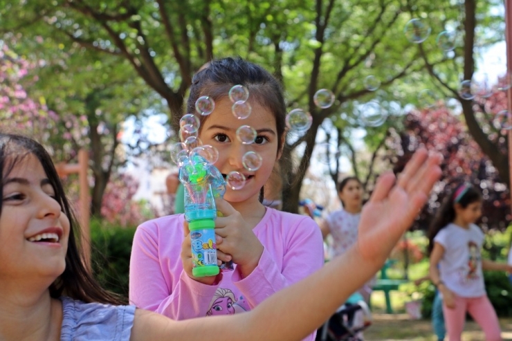 Parklar Gerçek Sahipleriyle Buluştu, Antalya Çocuklarla Şenlendi