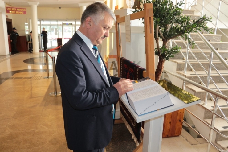 Vali Ersin Yazıcı Türkçe’ye Sahip Çıkmaya Davet Etti