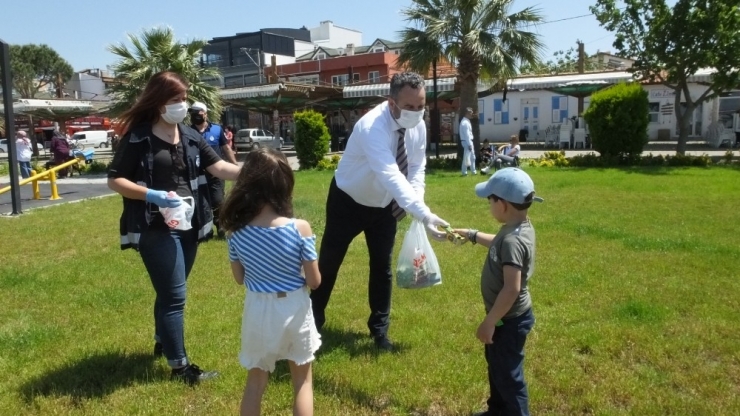 Burhaniye’de Çocuklar Parkları Ve Sahilleri Doldurdu