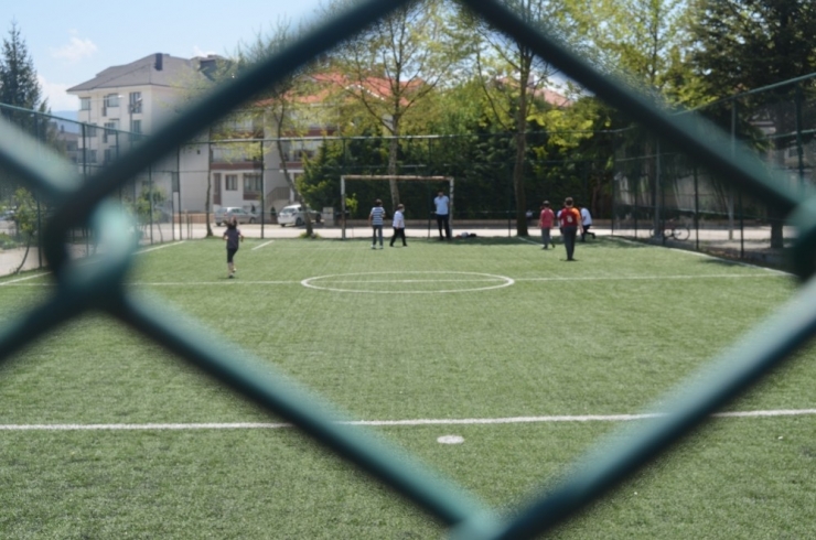 Bolu’da, Sokağa Çıkma Kısıtlaması Kaldırılan Çocuklar Parkları Doldurdu