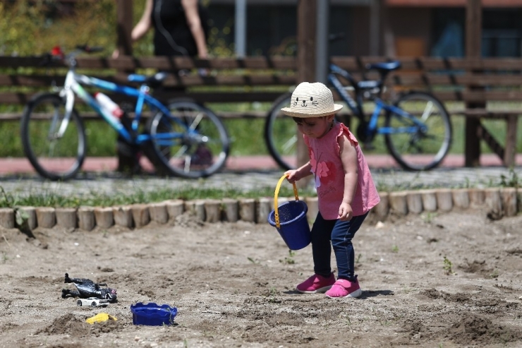 Bursa’da Yaklaşık 2 Ayın Ardından Çocuklar Toprakla Buluştu