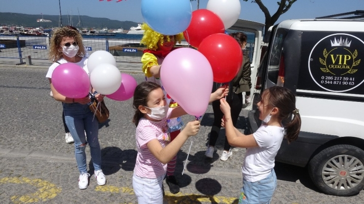 Çanakkale’de İzinle Sokağa Çıkan Çocuklar Doyasıya Eğlendi