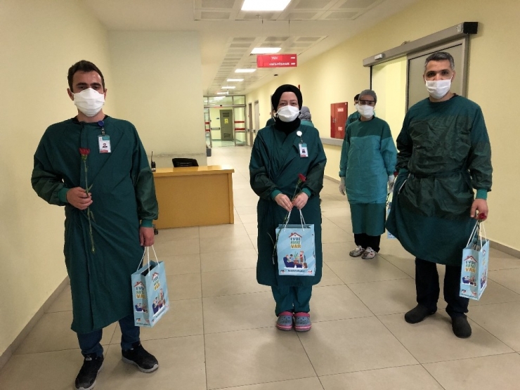 Çekmeköy Belediyesi, Hemşireler Günü’nde Sağlık Çalışanlarını Unutmadı