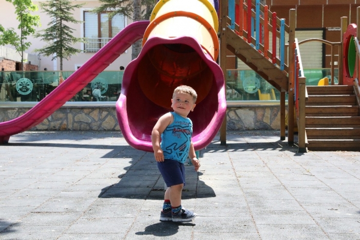 Suluova’da Parklar Çocuklar Gibi Şendi Bugün