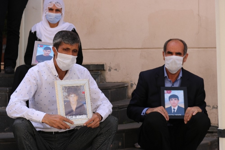 Hdp Önündeki Ailelerin Evlat Nöbeti 254’üncü Gününde