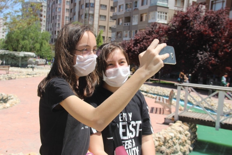 Konya’da Parklar Çocuklarla Doldu